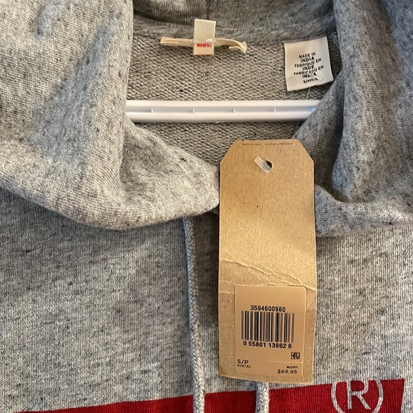 BNWT Levi’s grey hoodie with kangaroo pocket SM - Picture 4 of 6